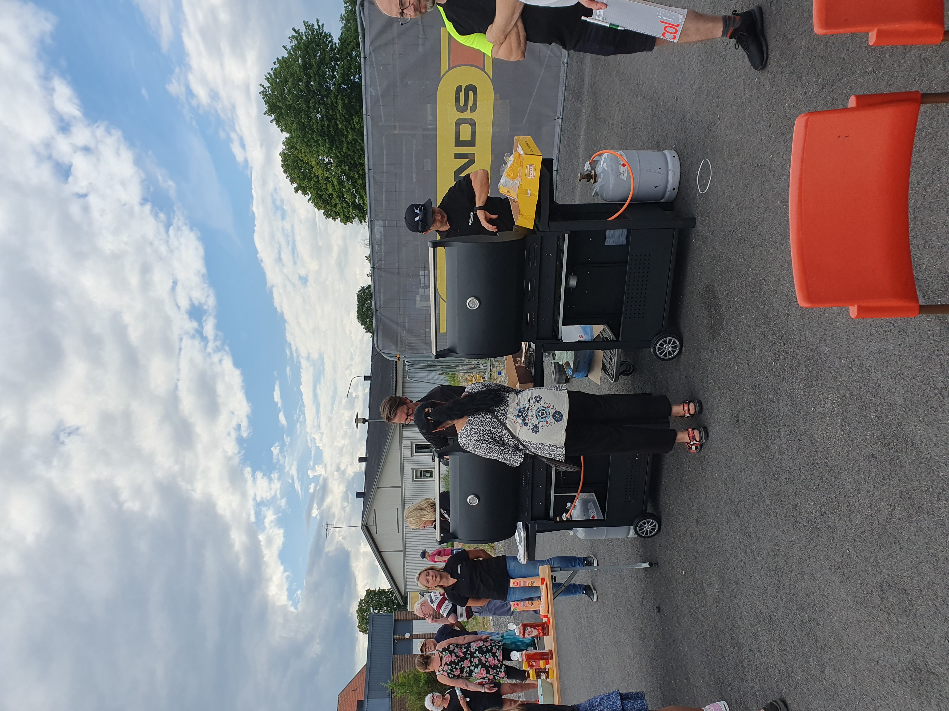 Grillning av korv och hamburgare
